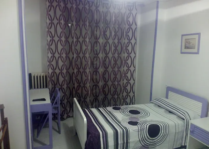 Hostal Riano 게스트하우스 *